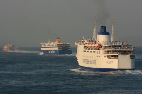 'Piraeus Rush Hour'. Highspeed 1, Blue Star Ithaki and Agios Georgios (ex-Hengist), 27 July 2007 (click for larger image)
