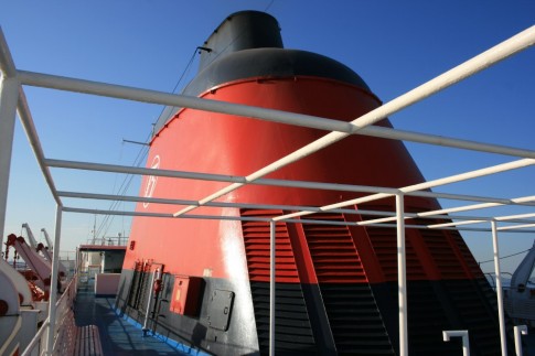 The St Anselm and her sisters were not however blessed with the trademark Sealink 'Rogan' funnel, seen here on the Apollon in 2007. 