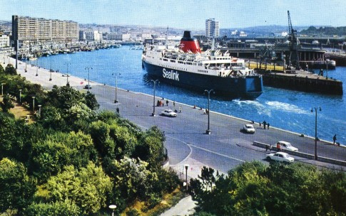 The Horsa arriving at Boulogne.
