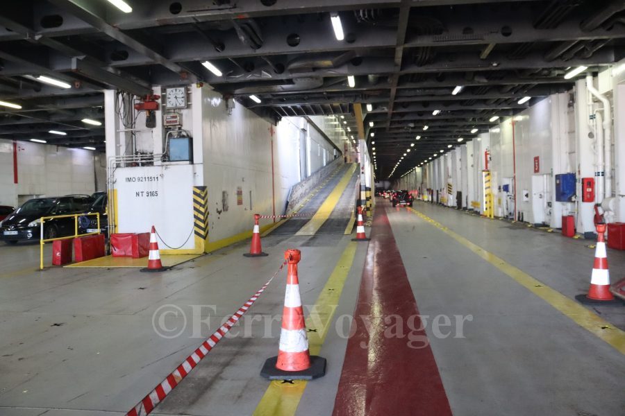 Main vehicle deck