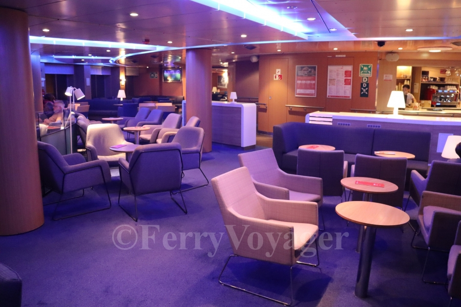 The bright lounge assumes a different atmosphere at night, with intimate lighting.