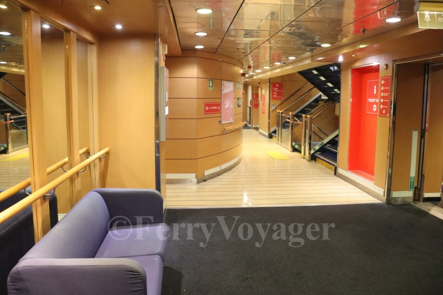 Principal lobby/hallway